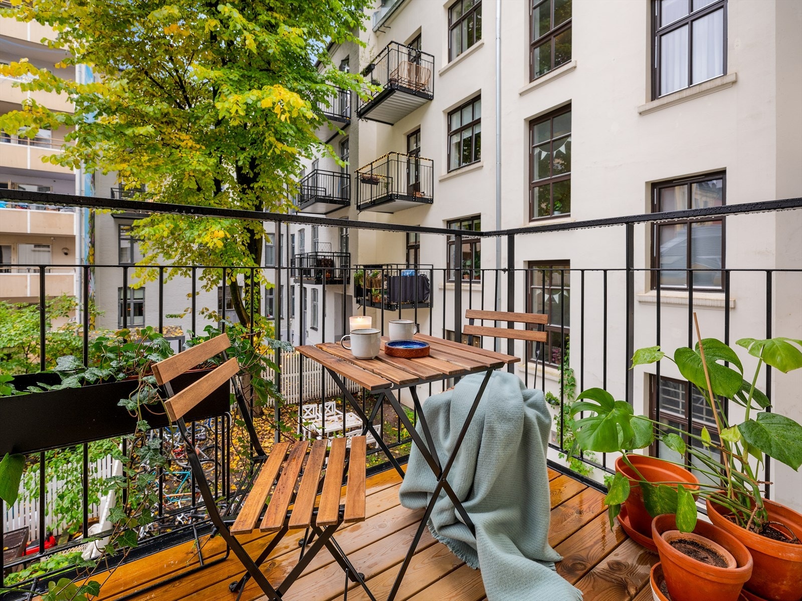 Balkongen vender ut mot stille og rolige omgivelser i bakgården. Galleribilde