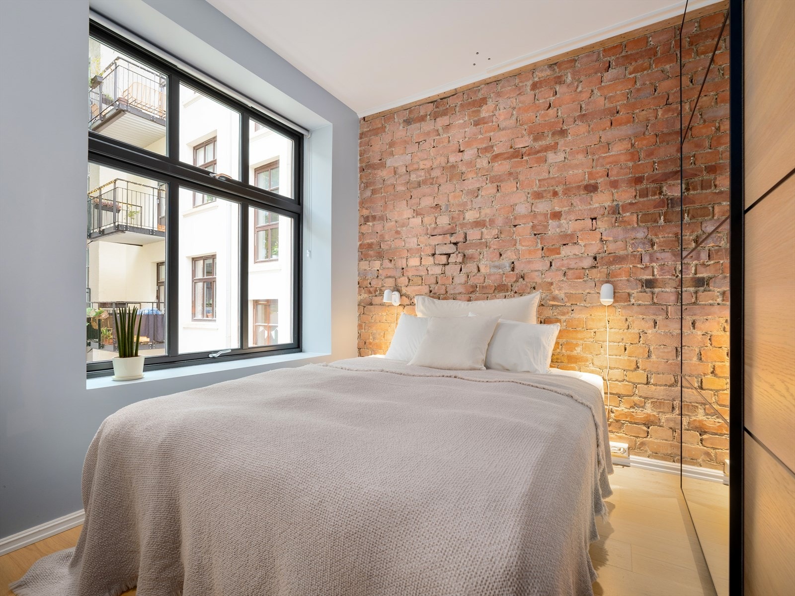 Det flotte soverommet har en kul NEW York vibe og gir deg en hotell-følelse. Galleribilde