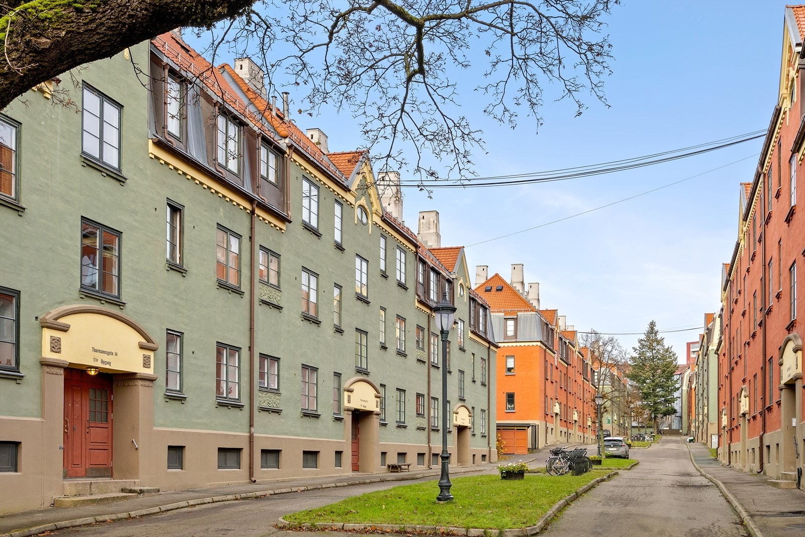 Leiligheten har en etterspurt og sentral beliggenhet i hjertet av Sagene - midt mellom Torshov, Alexander Kiellands plass, Grünerløkka og Nydalen. Galleribilde