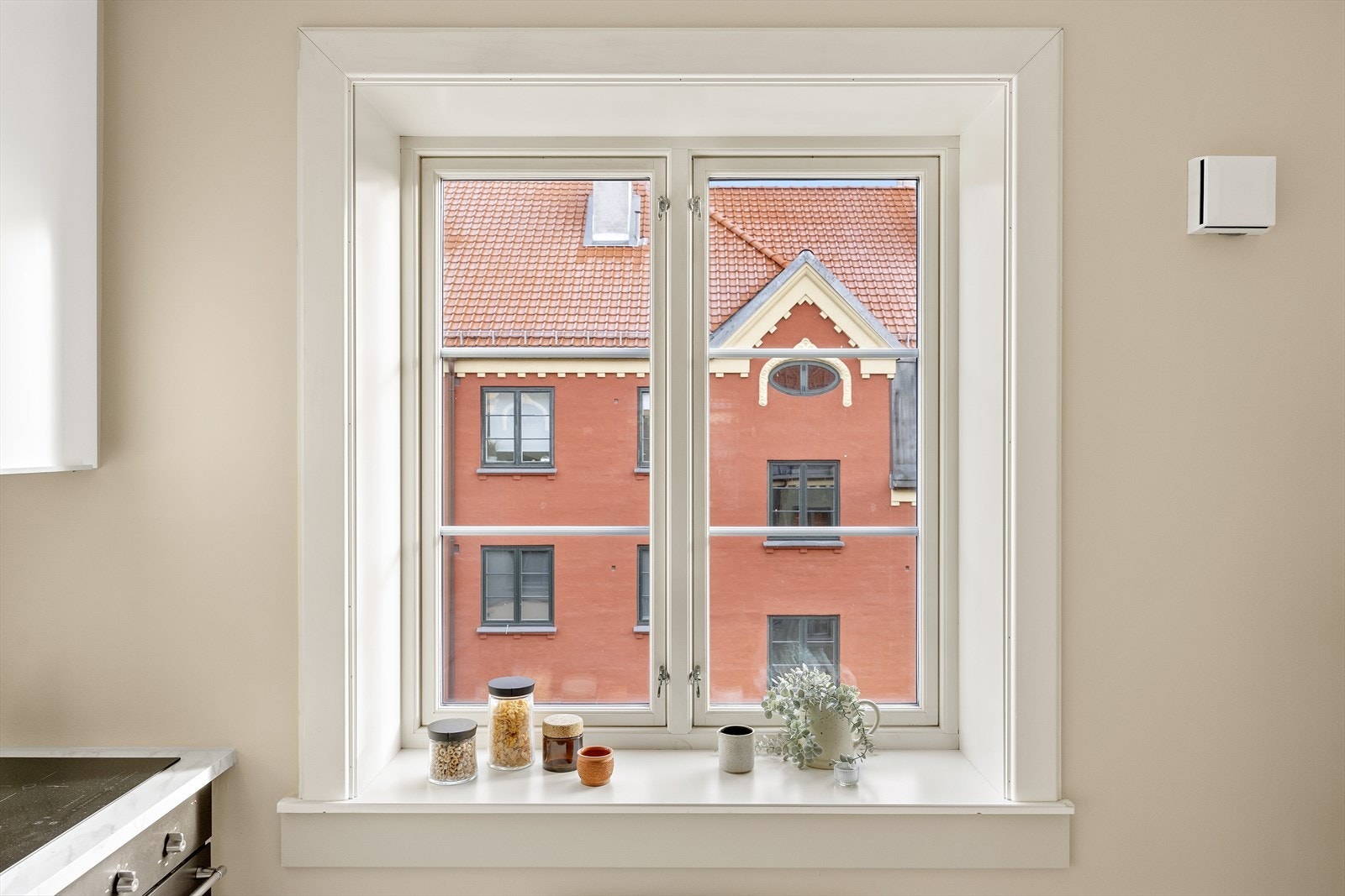 Alle rom er vendt mot rolig og stille gårdsrom, og har et svært hyggelig utsyn. Galleribilde