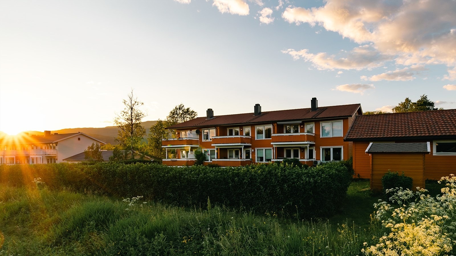 Bussholdeplass like ved eiendommen Galleribilde