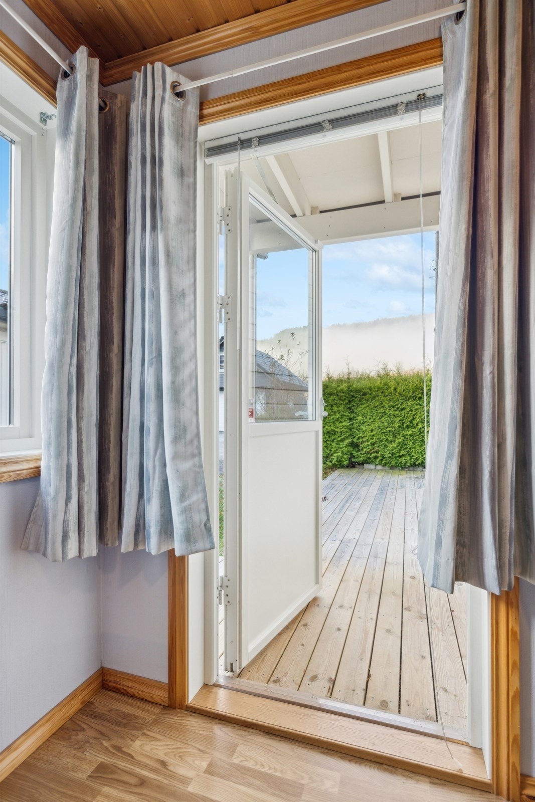 Utgang til terrassen fra hovedsoverommet. Galleribilde