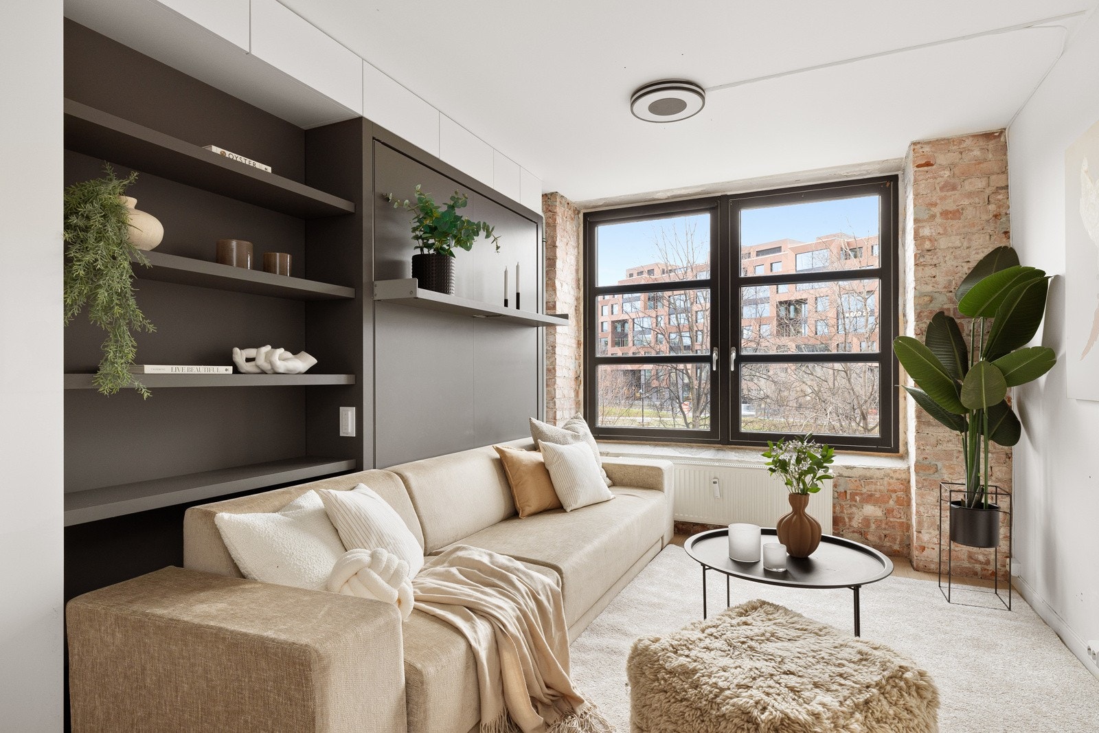 Velkommen til en unik og lys studioleilighet beliggende i eldre fabrikkbygg som i 2006 ble omgjort til boliger. Galleribilde