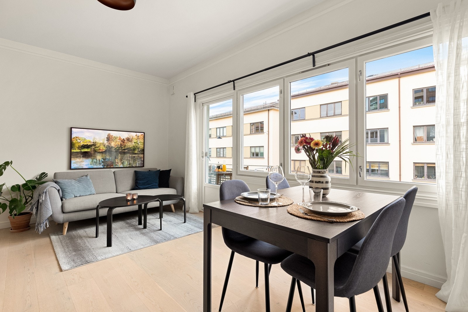 Svært attraktiv, gjennomgående 2-roms leilighet med solrik balkong midt på Bislett. Galleribilde