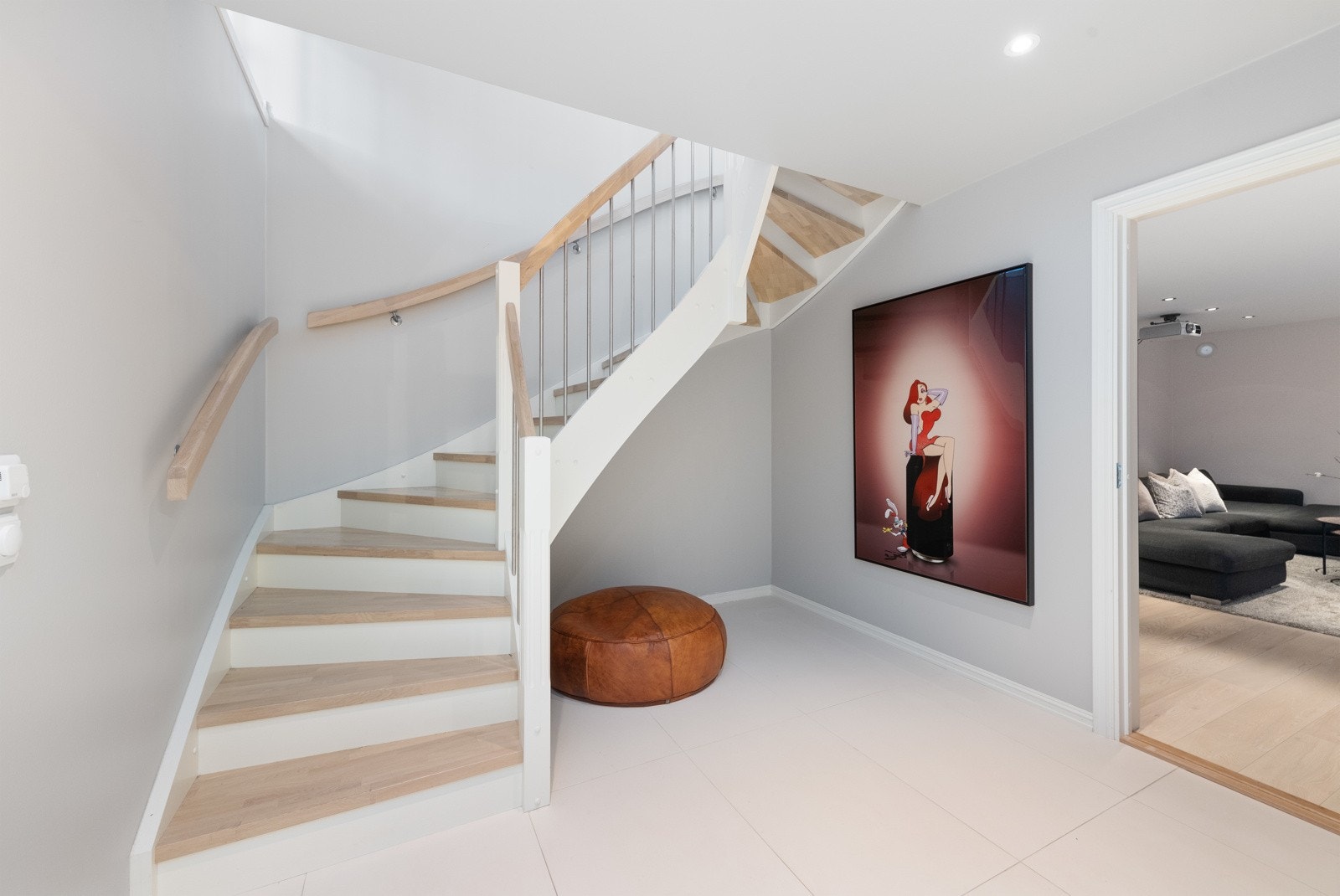 Hall u. etg. Galleribilde