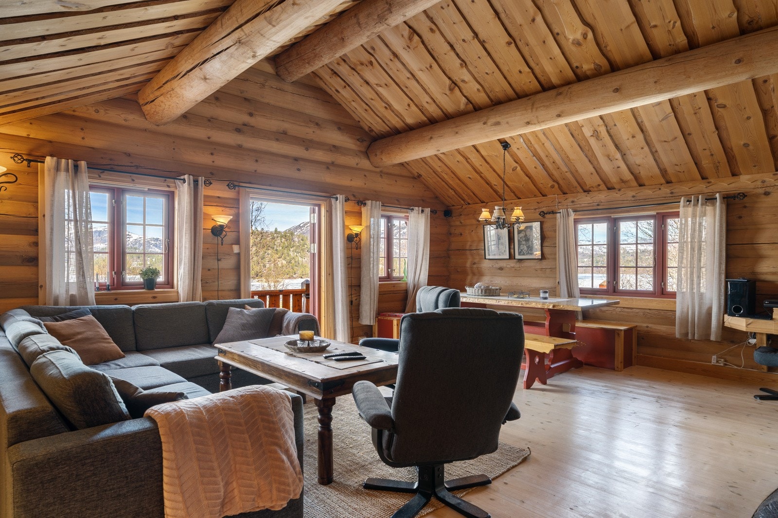 270482_DSC01967 Galleribilde