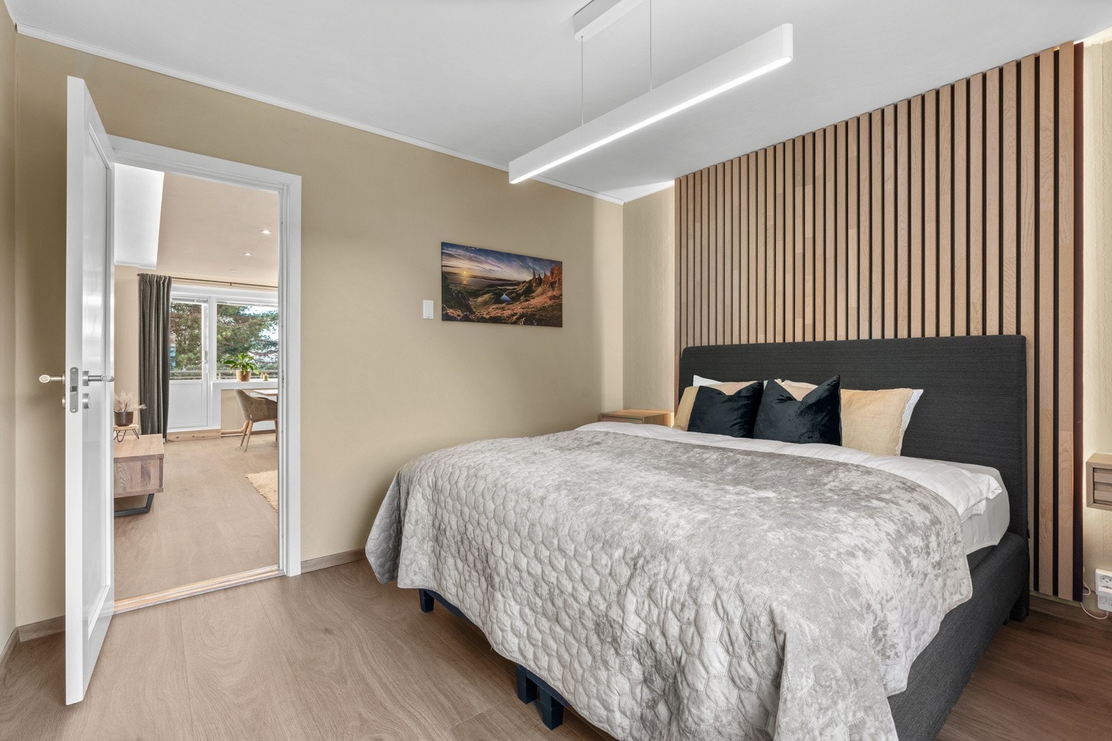 Boligen har to gode romslige soverom, som begge ligger vendt mot rolig og delvis skjermet gårdsrom. Galleribilde