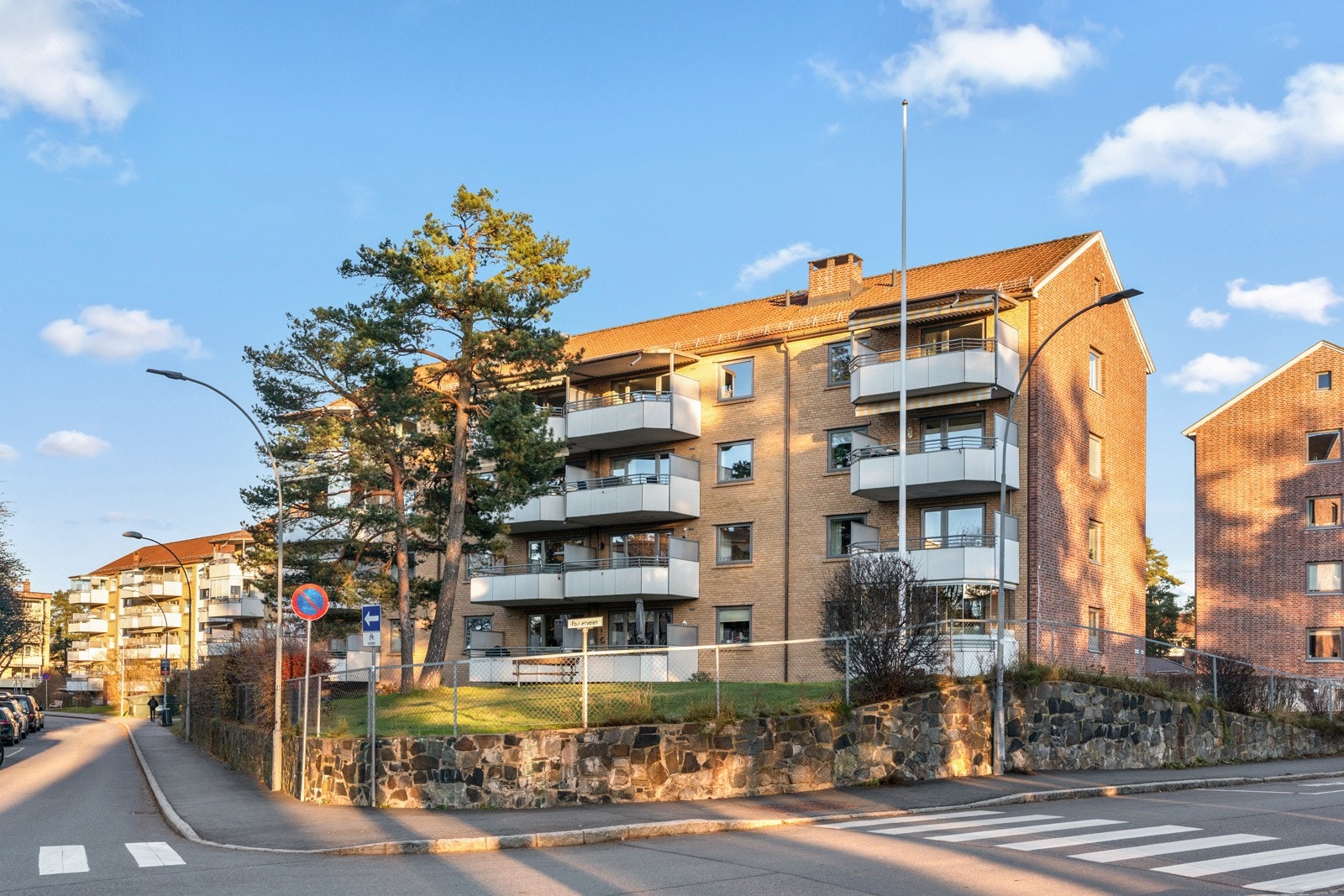 Boligen ligger fint plassert i andre etasje. Skøyenåsen borettslag oppleves som et populært og veldrevet borettslag. Galleribilde