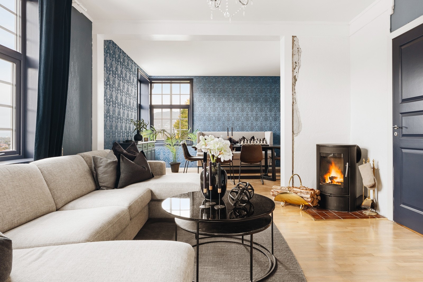 Vi beveger oss videre ned til boligens første etasje. Galleribilde