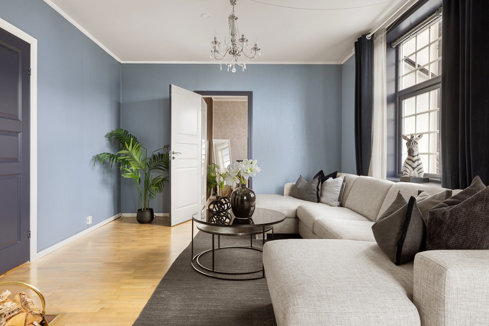 Fra stuen har du tilgang til andre etasjes soverom. Galleribilde