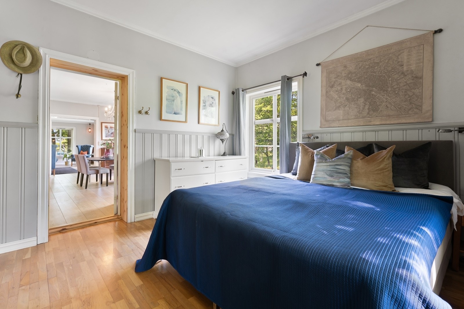 To i første etasje Galleribilde