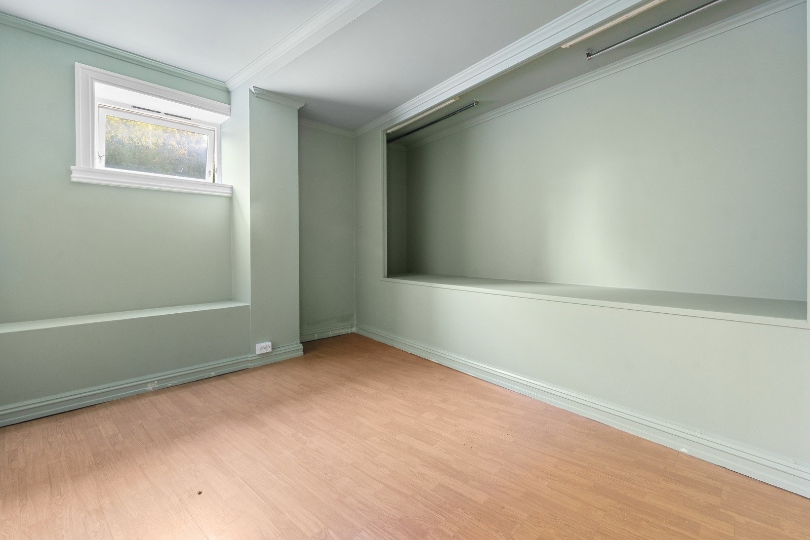 Den innredede rommet er brukt som soverom og har nettopp fått en overhaling av flatene Galleribilde