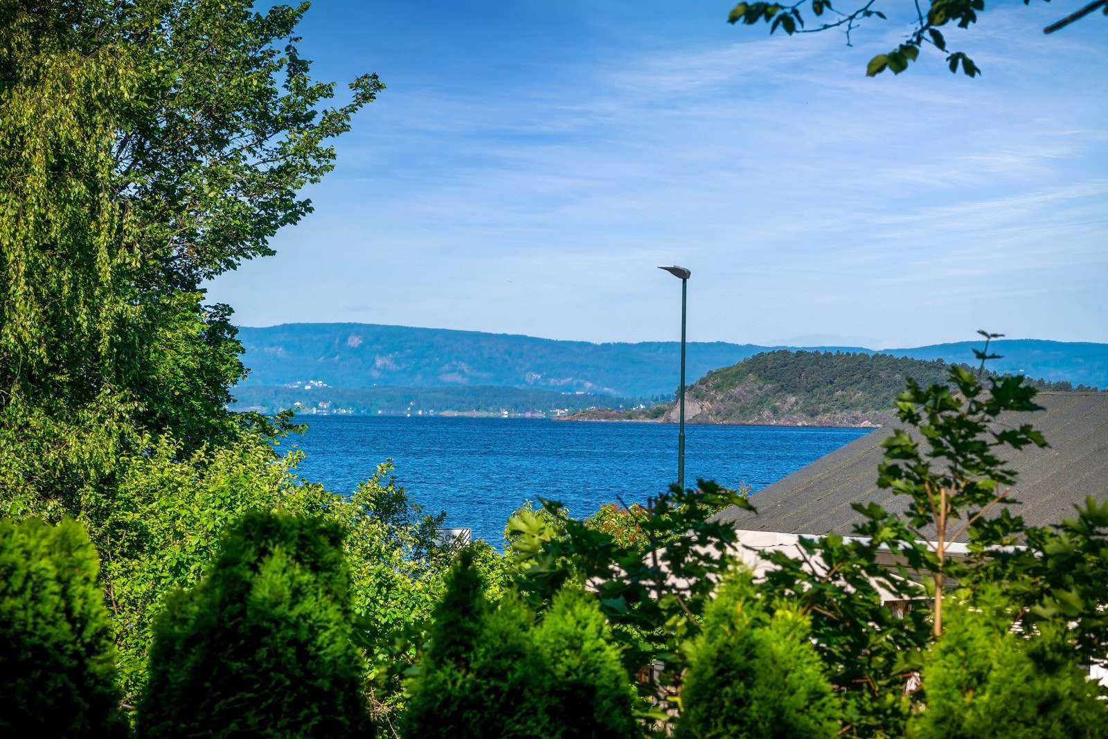 Med umiddelbar nærhet til Bekkelagsbadet, kan man tusle bort for et morgenbad Galleribilde