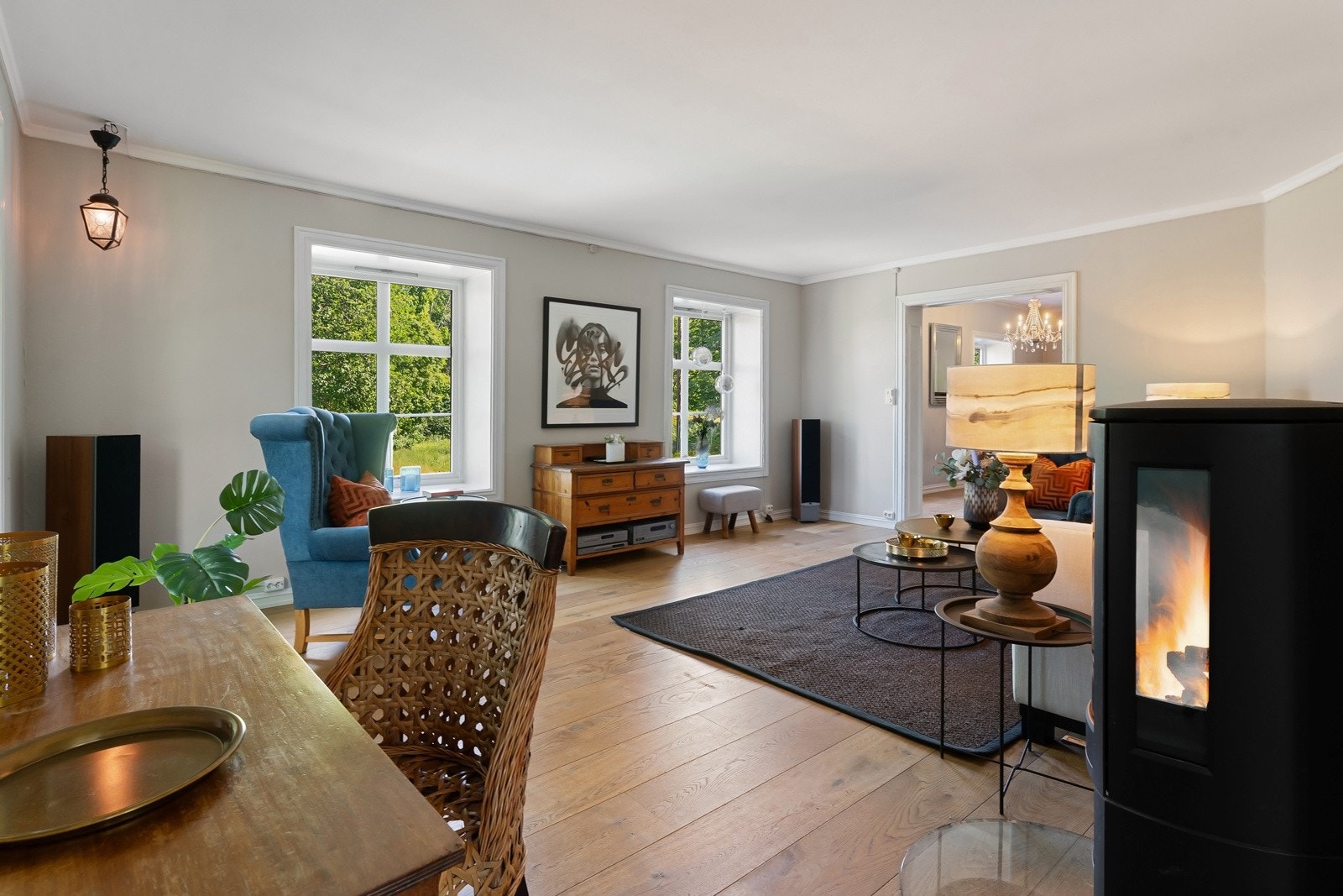 Utsynet over hagen er grønt og frodig Galleribilde