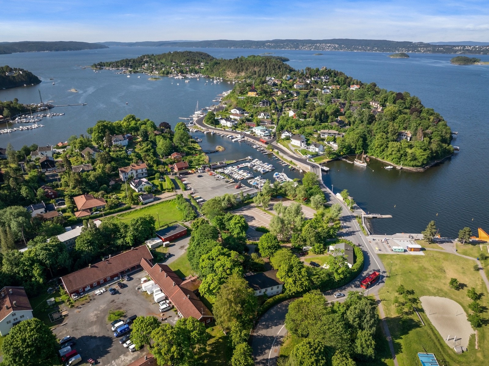 Mulighetene er mange - seilsport, padling, roing og bading Galleribilde