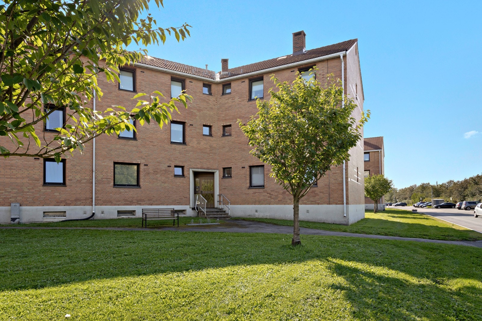 Leiligheten ligger i byggets 3.etasje med gode solforhold Galleribilde