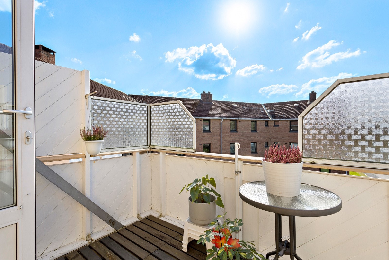 Balkongen er på hele 5m2 - gjør den til en liten grønn oase! Galleribilde