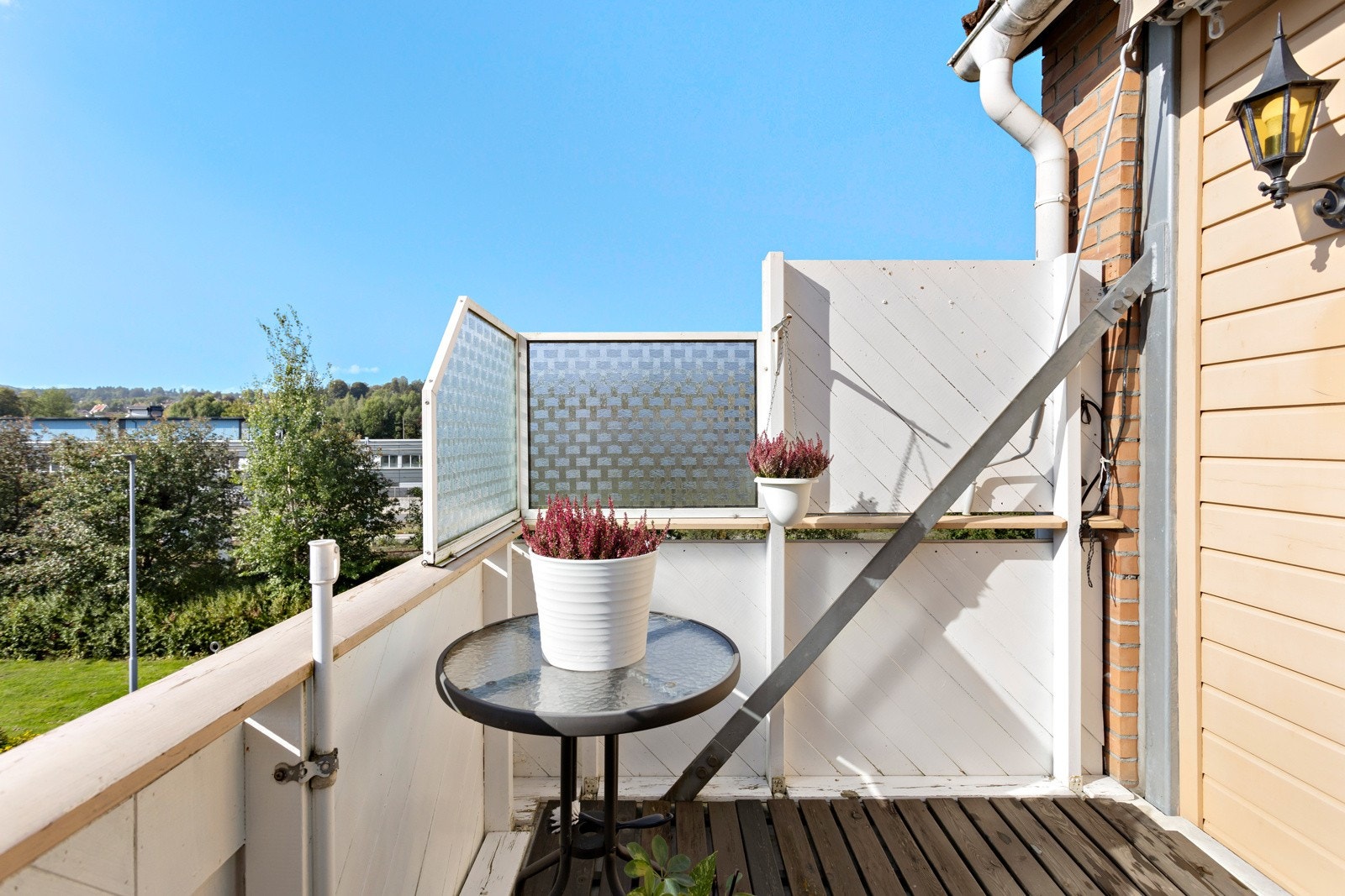 Det er rikelig med plass til å møblere med sittegruppe Galleribilde