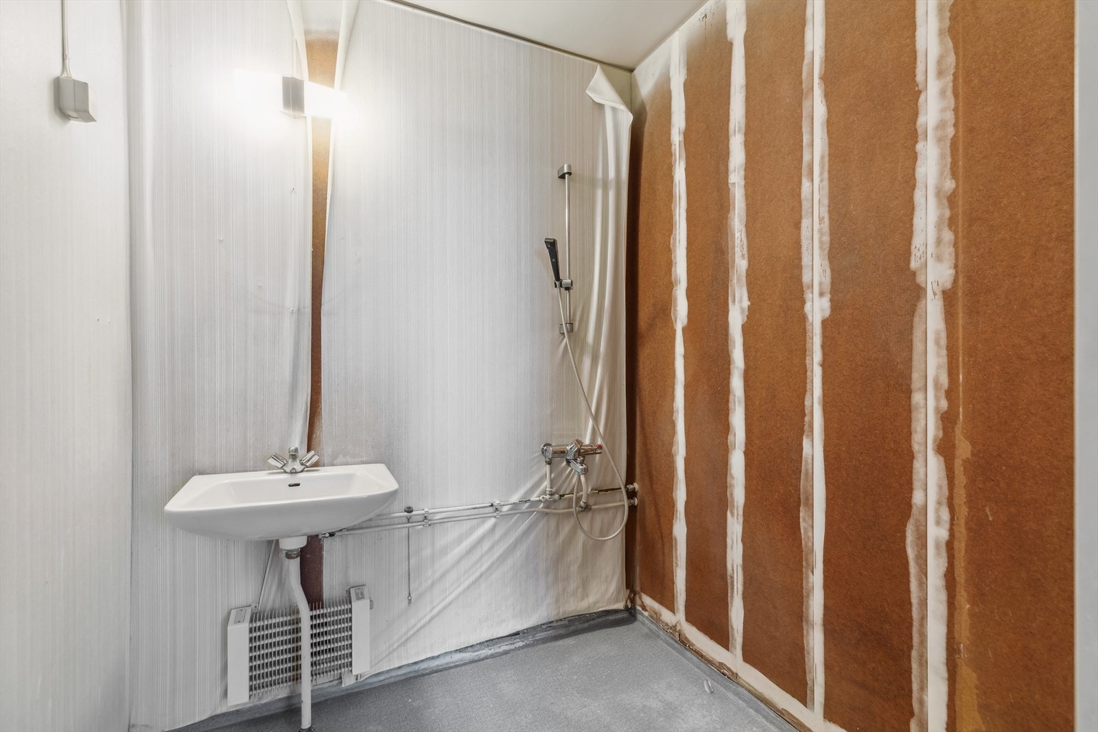 Baderom med oppgraderingsbehov. Galleribilde