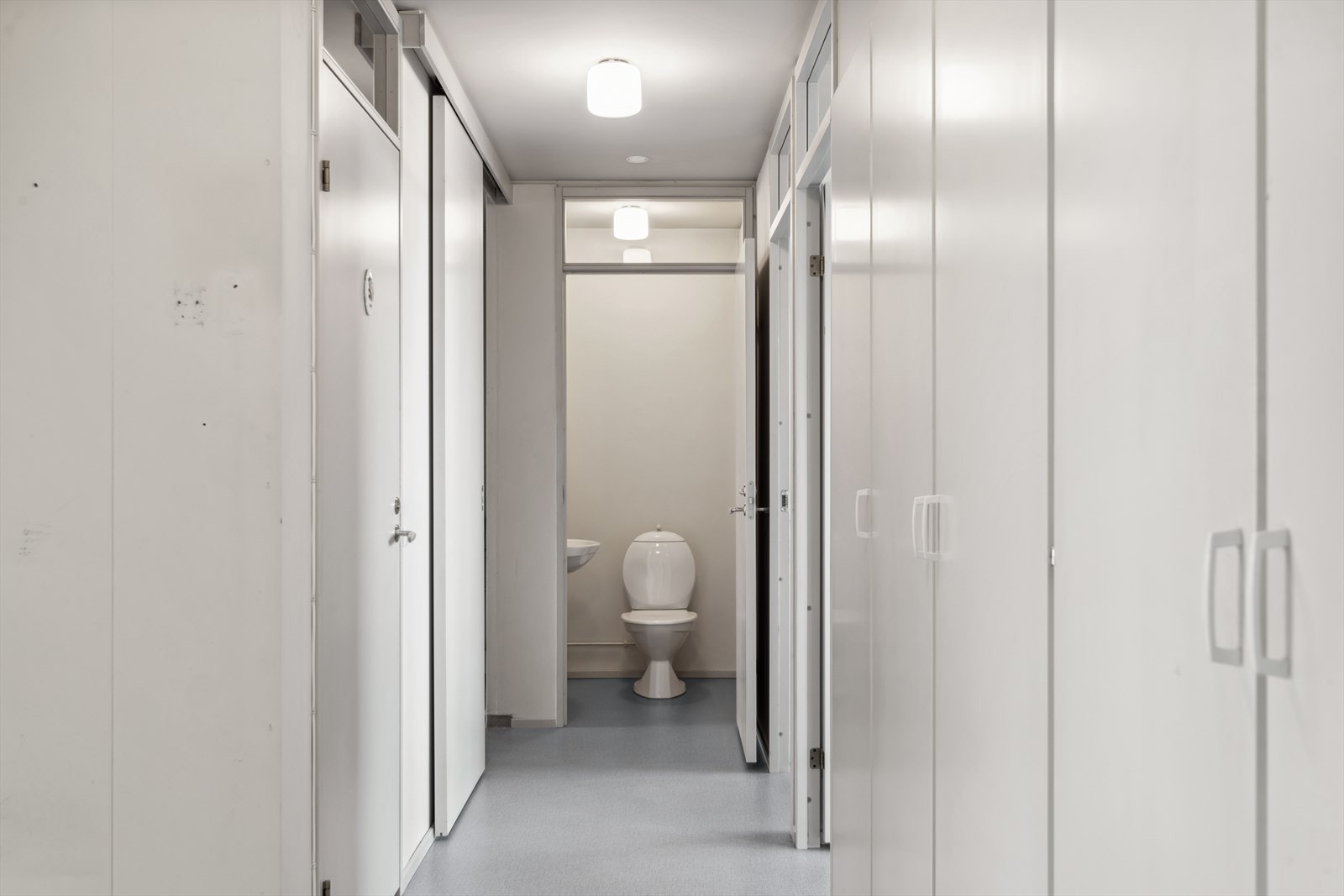 Fra gang inn til toalettrom. Galleribilde