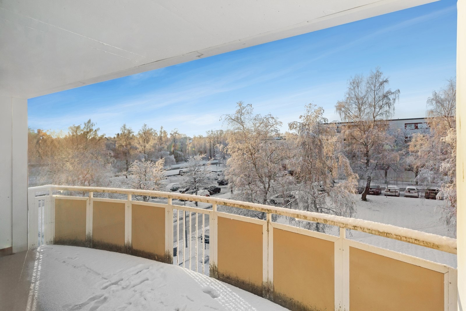 Fin utsikt til fellesarealene fra balkongen. Galleribilde