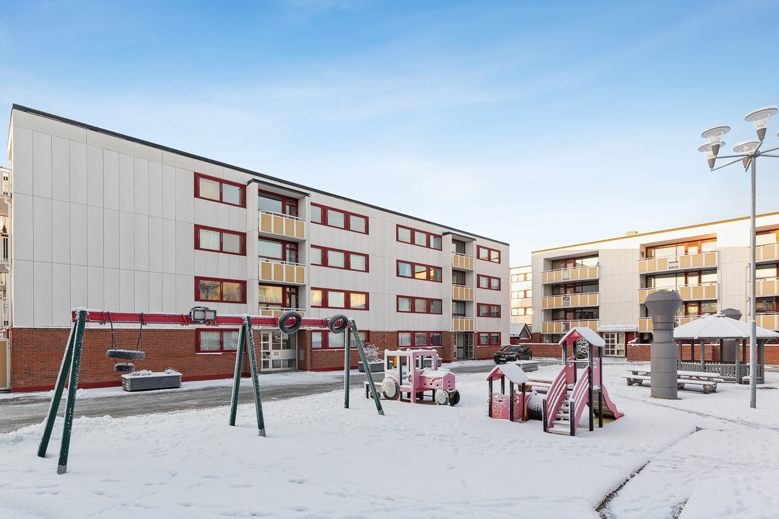 Fine utearealer for de minste med lekeplass. Galleribilde