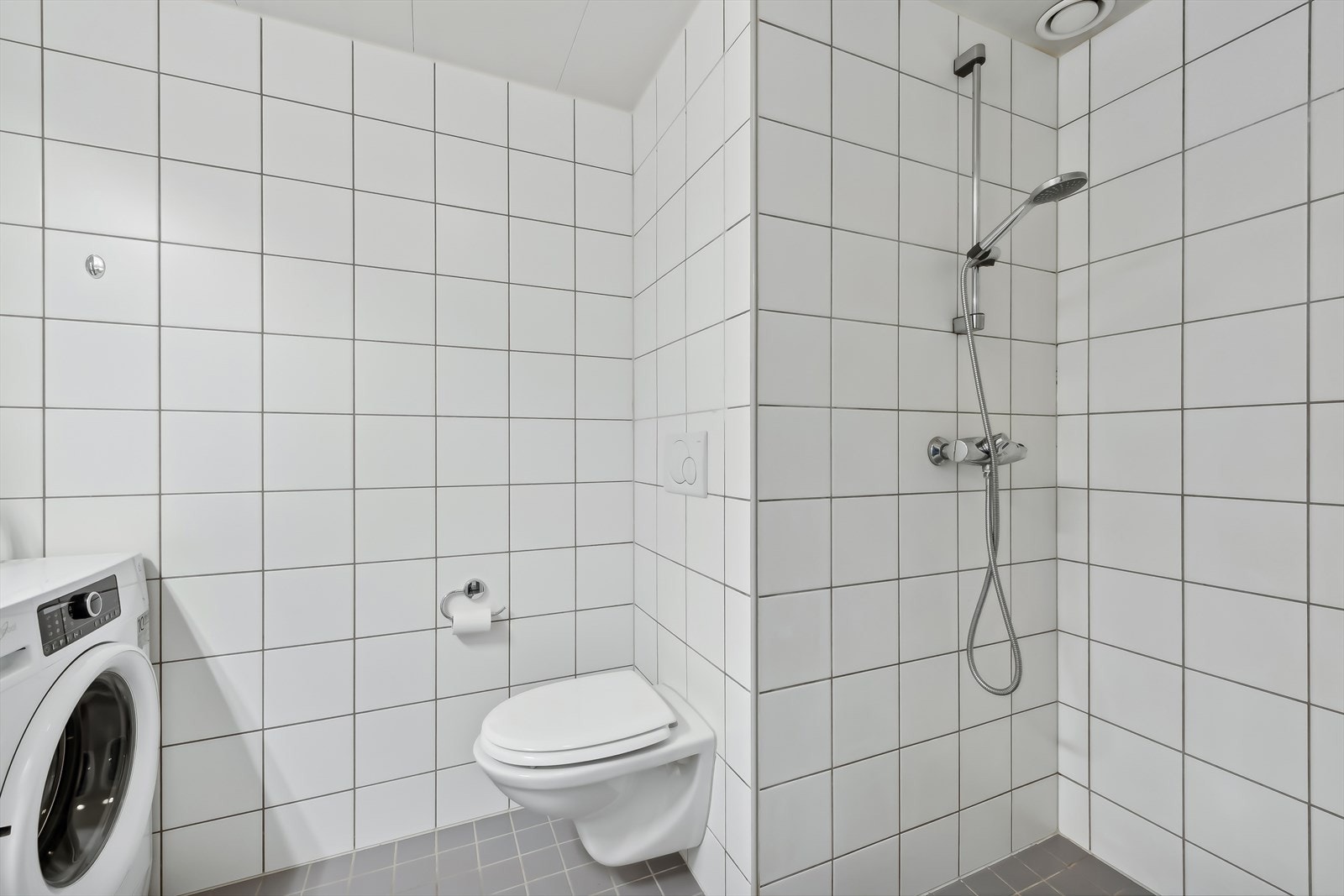 Romslig og pent bad. Galleribilde