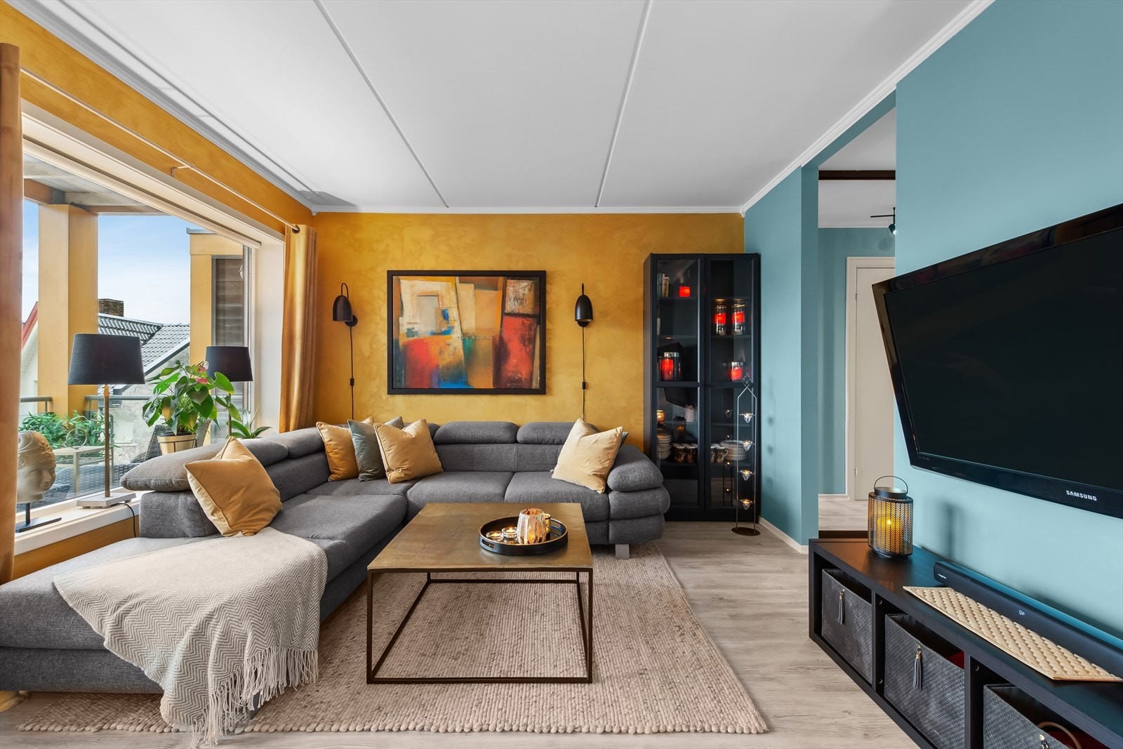 Det er plass til en stor sofagruppe. Galleribilde