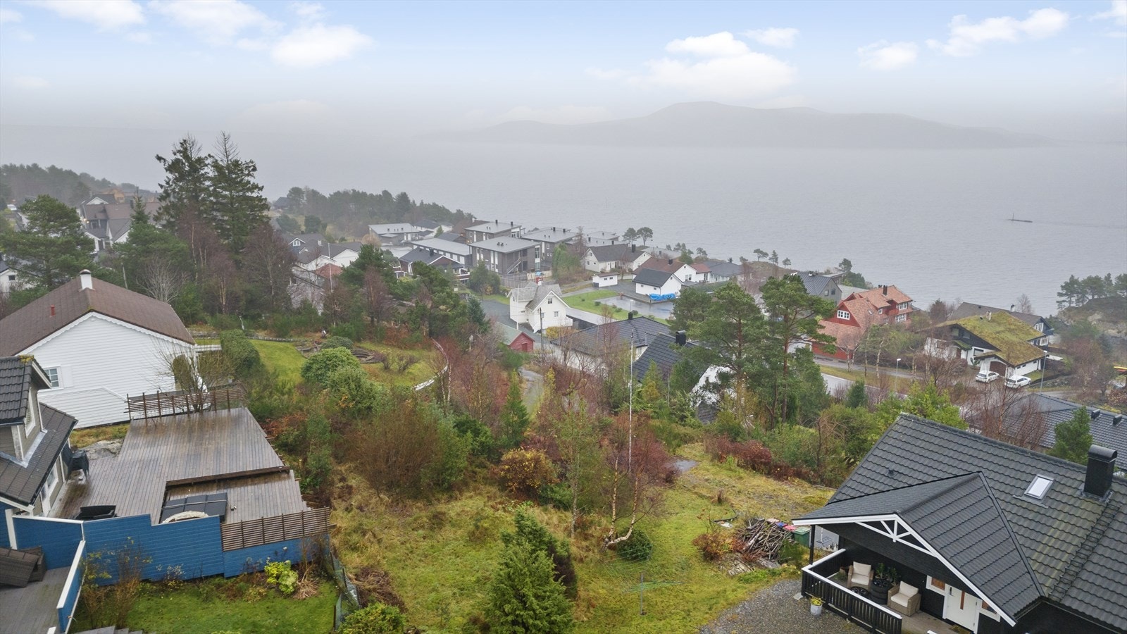 Tomta ligg fint til i eit etablert bustadfelt Galleribilde