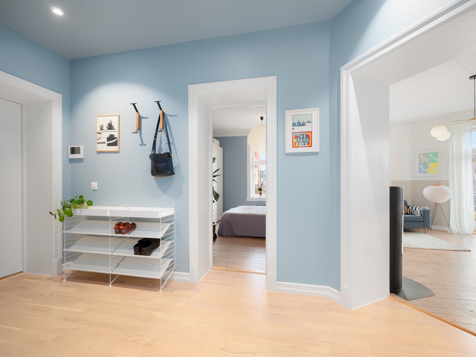 Her har du rikelig med plass til oppbevaring av sko, jakker og yttertøy. Galleribilde