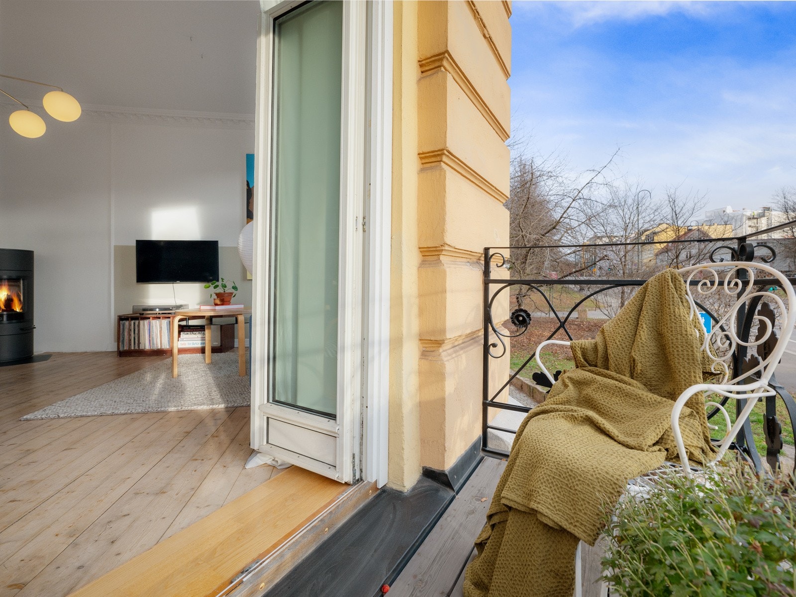 Fra stue har du utgang til en herlig og solrik balkong. Galleribilde