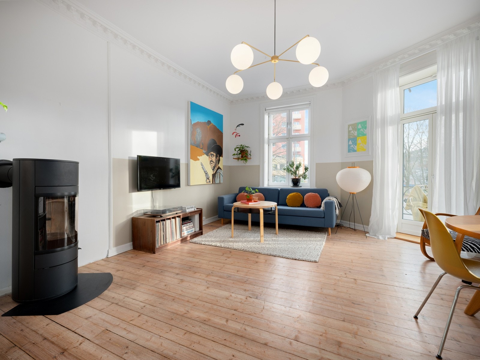 En særdeles pen tre-roms med moderne standard og klassiske detaljer. Galleribilde