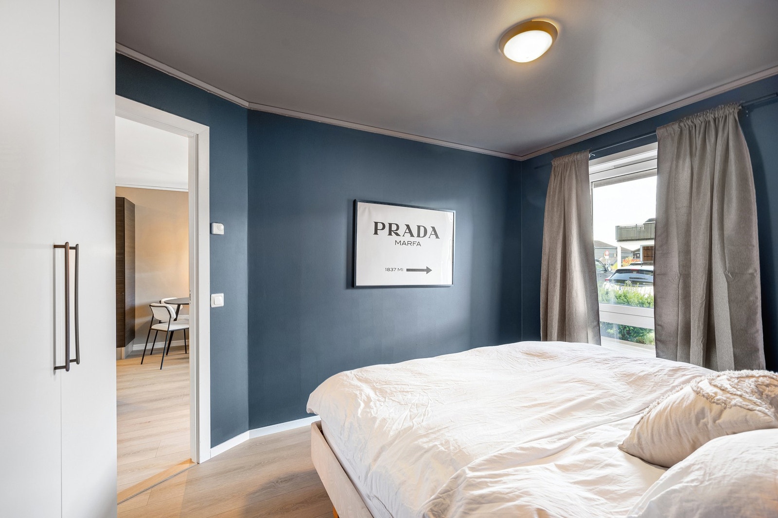 Leiligheten har både lave strømutgifter og felleskostnader, som for øvrig inkl. TV-pakke og internett. Galleribilde