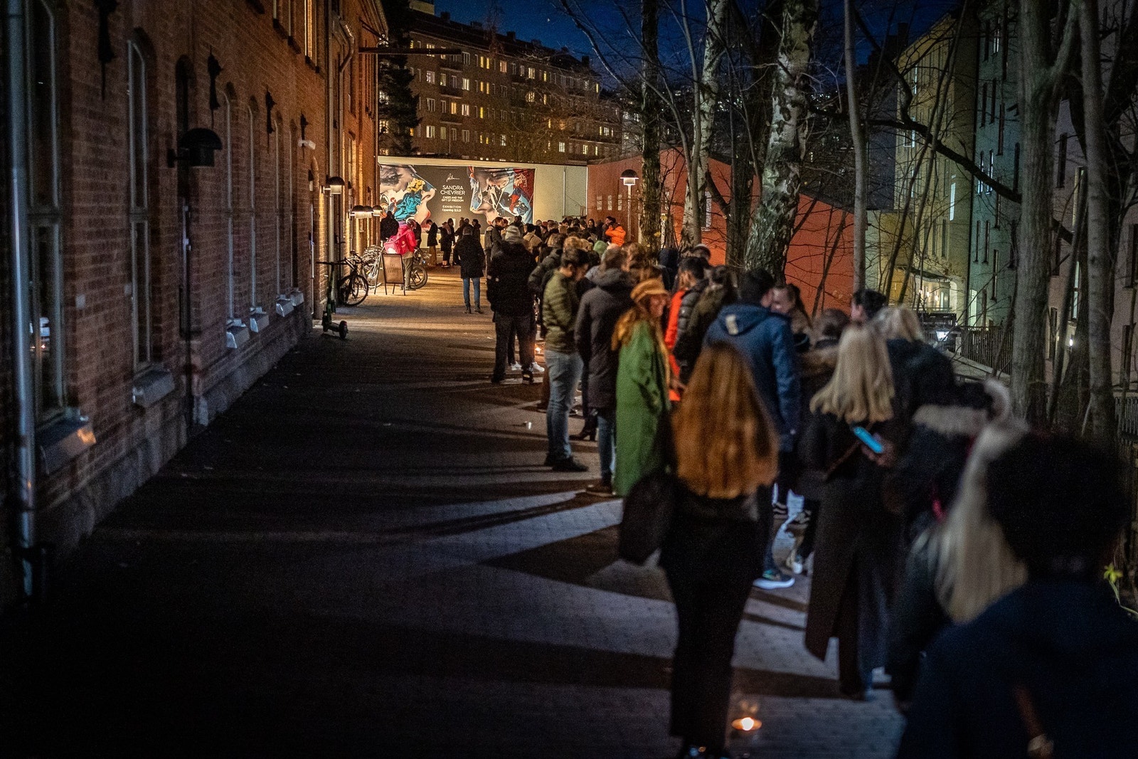 Kø til eventhallen via byggets bakgård. Her holdes en rekke ulike arrangementer.
(Photographer: Brian Tallman https://www.bktphotography.com) Galleribilde