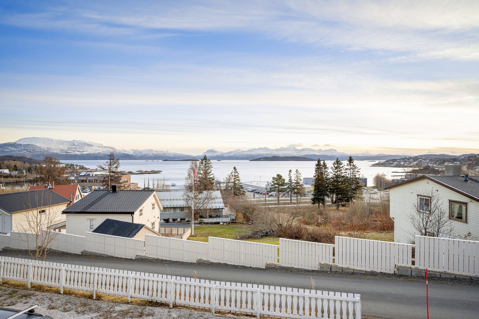 Innholdsrik og oppgradert enebolig i attraktivt boligområde på Kanebogen Galleribilde