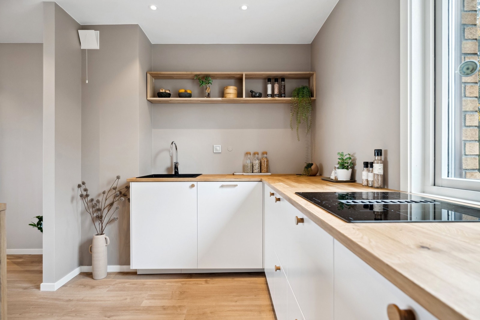 Nyere og moderne kjøkkenløsning Galleribilde