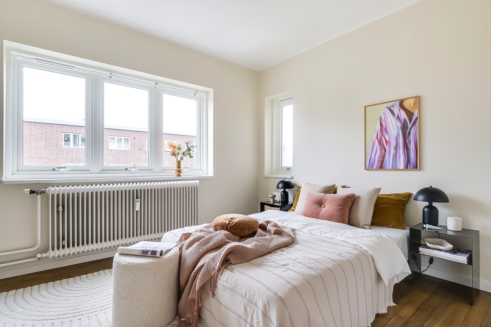 I leiligheten er det tre gode soverom, hvor alle er malt i behagelige farger Galleribilde