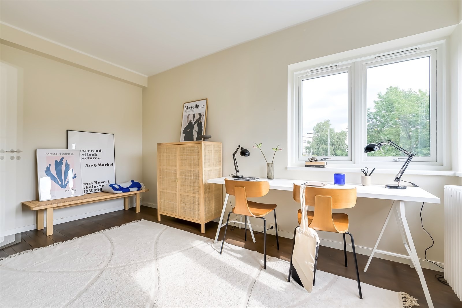 Det er god plass for både seng, garderobeskap eller skrivebord, alt etter dine behov Galleribilde