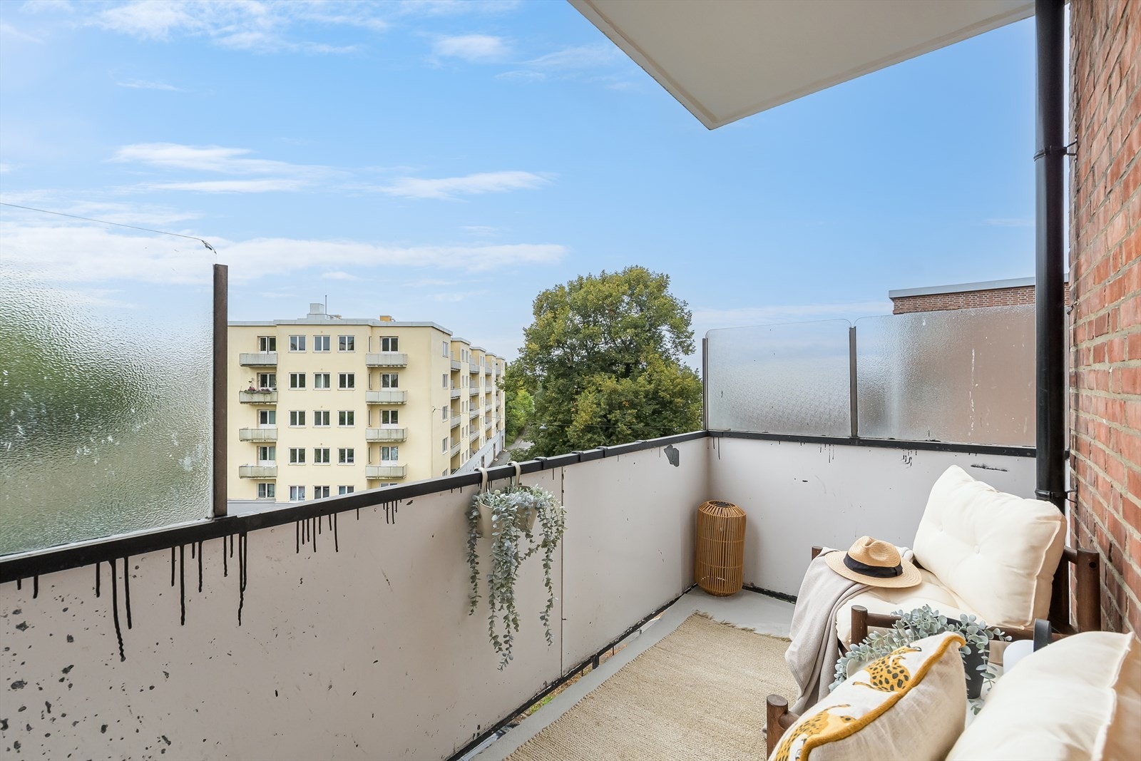 Fra stuen er det utgang til en herlig balkong på 5 kvm Galleribilde