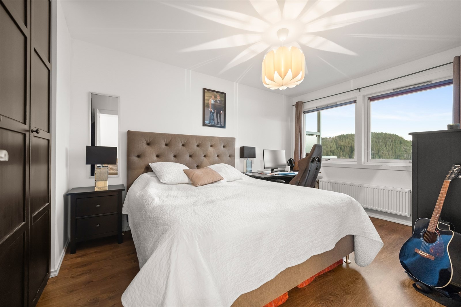 Leiligheten har 3 soverom, hvor hovedsoverommet er av god størrelse Galleribilde