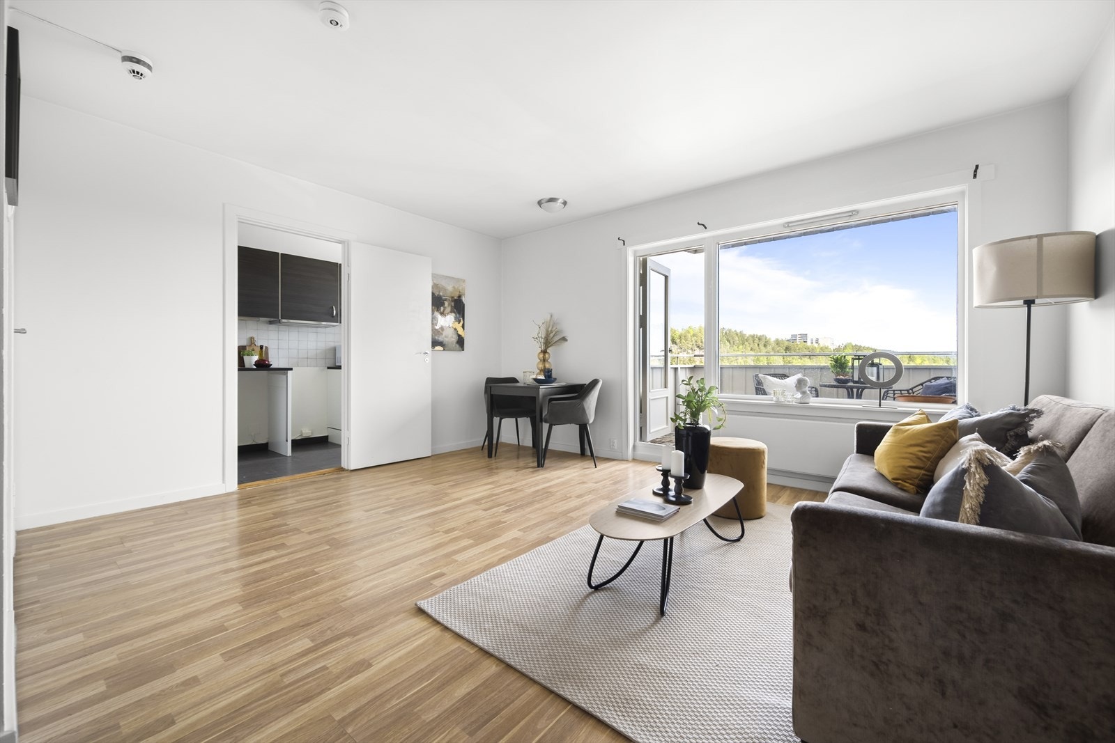 Romslig plass! Galleribilde