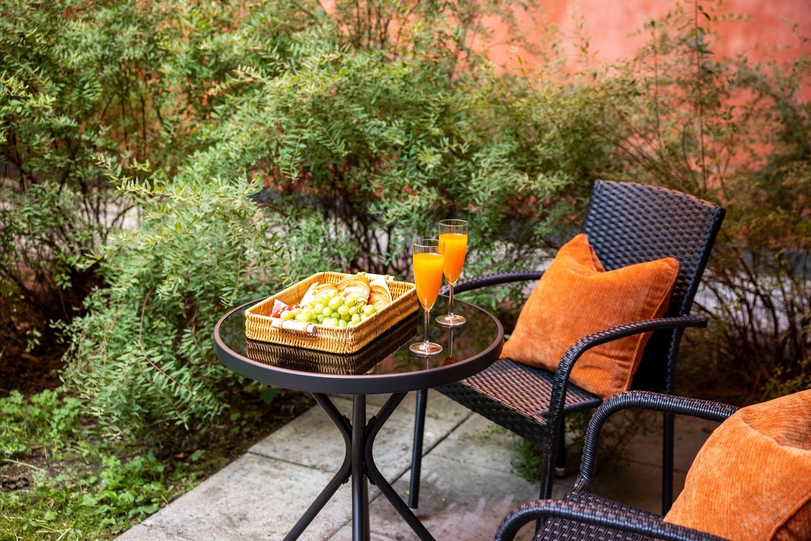 I vår- og sommerhalvåret blir balkongen som en forlengelse av stuen og innbyr til mer samvær og fine stunder med familie og venner. Galleribilde