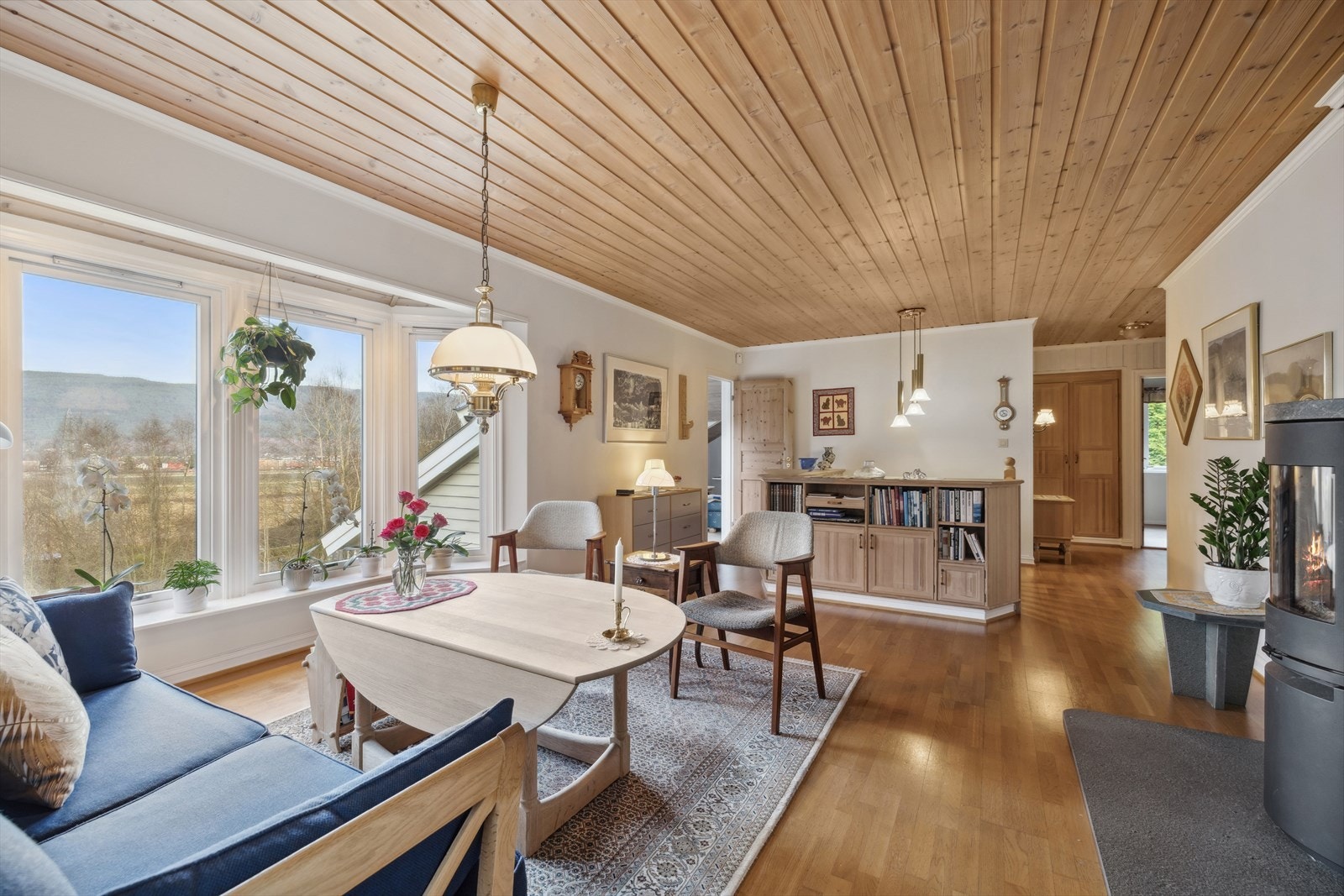 Lys og luftig stue. Galleribilde