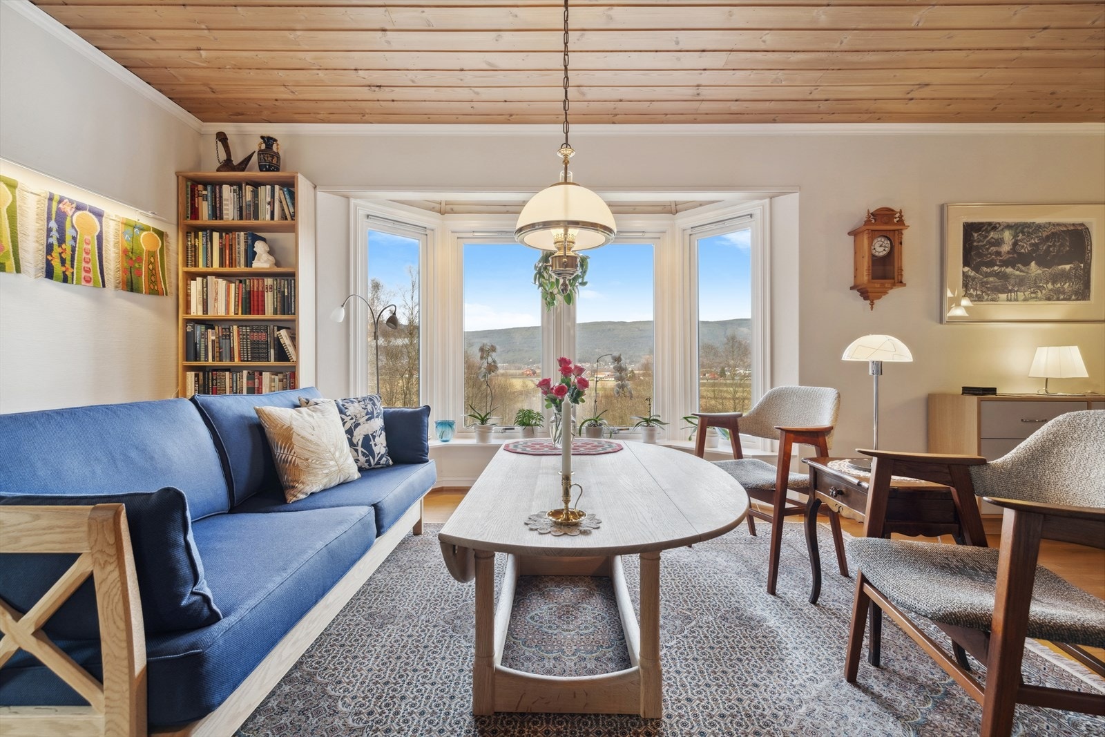 I stuen er det god plass til sofagruppe. Galleribilde