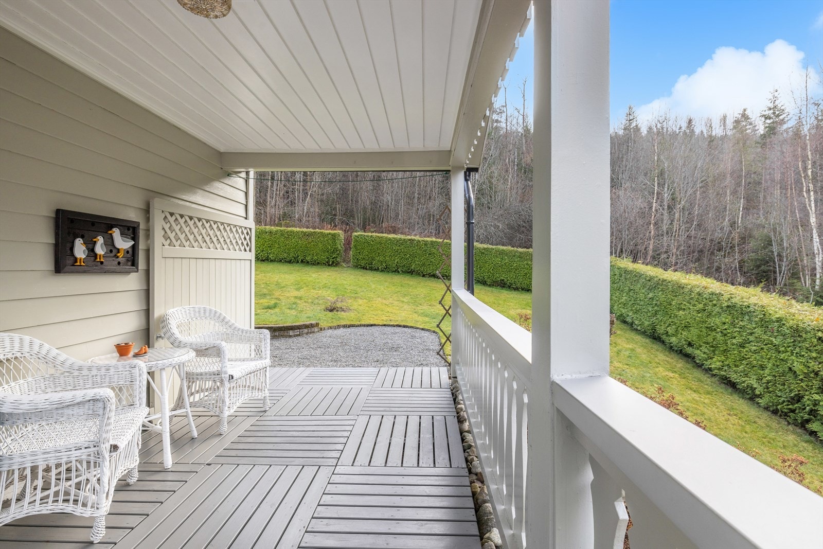 Fin uteplass på overbygget terrasse. Terrassen utgjør 18 kvm. Galleribilde