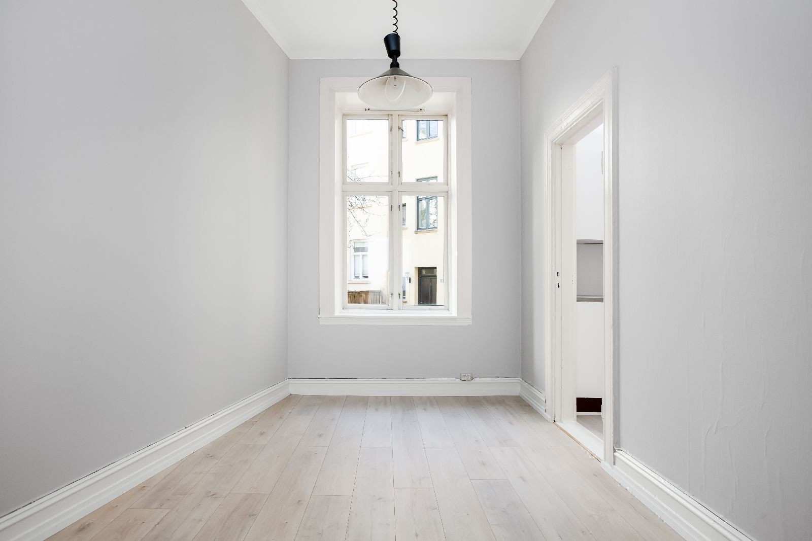 Velkommen til hyggelig 1-roms leilighet i Lassons gate 1! Oppholdsrom vender inn mot rolig bakgård Galleribilde