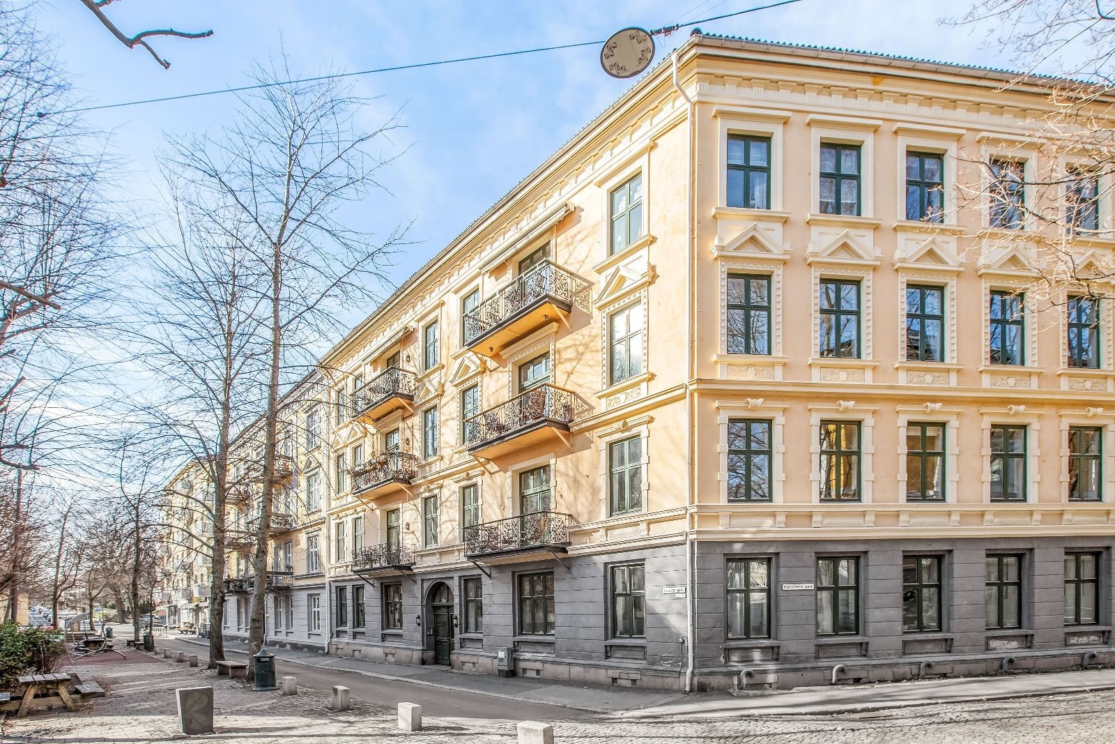 Fasade - Lassons gate er en rolig og bilfri gate Galleribilde