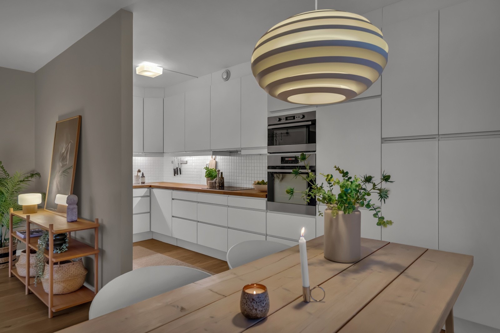 Lekkert kjøkken fra 2013 med integrerte hvitevarer. Galleribilde