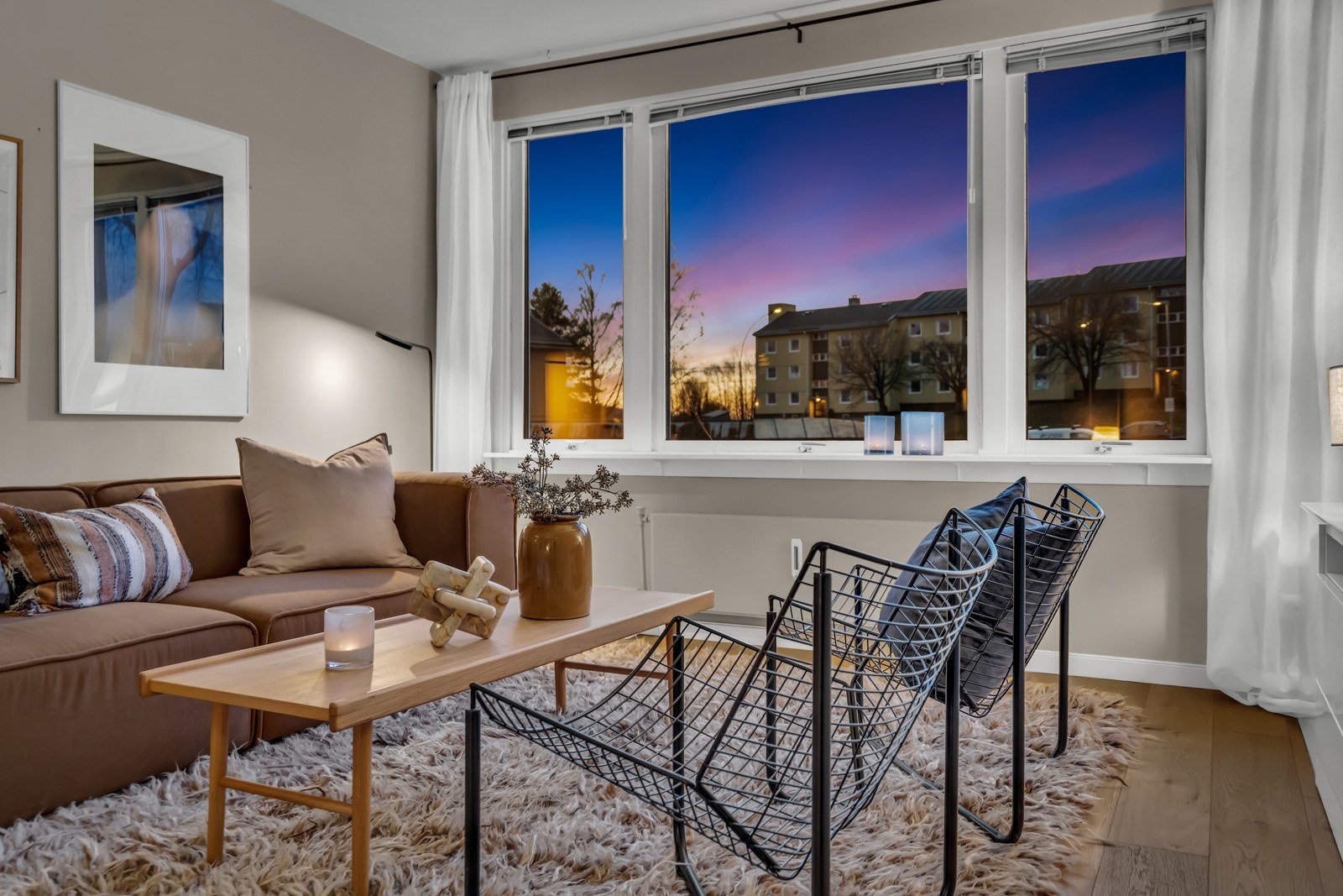 Stemningsfull og hyggelig stue med flere og gode innredningsmuligheter. Galleribilde