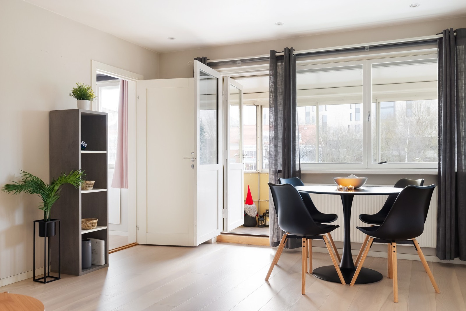 Dette er en lys og fin 3-roms toppleilighet i byggets 4.etasje. Galleribilde